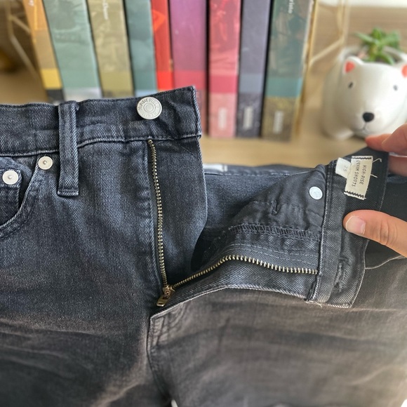 Madewell high waisted faded black jean shorts (size 25) - Picture 2 of 3